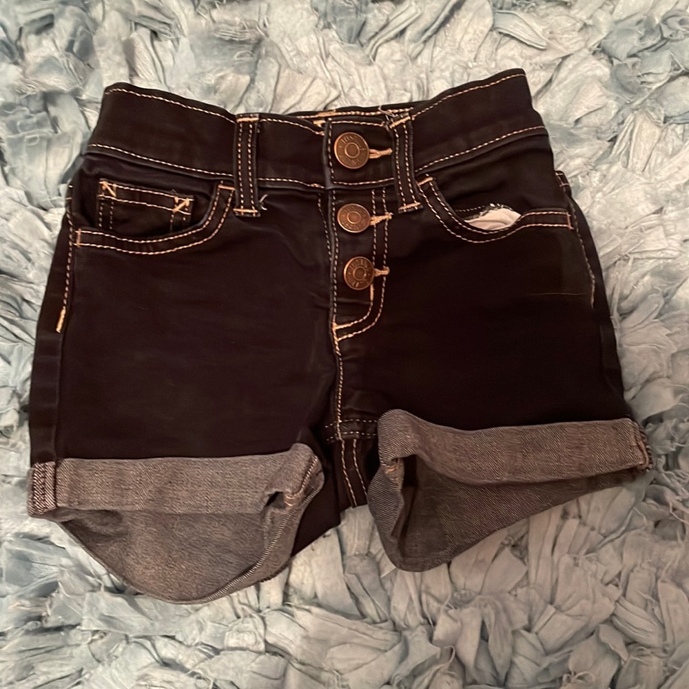 Size 7 girls shorts, runs small